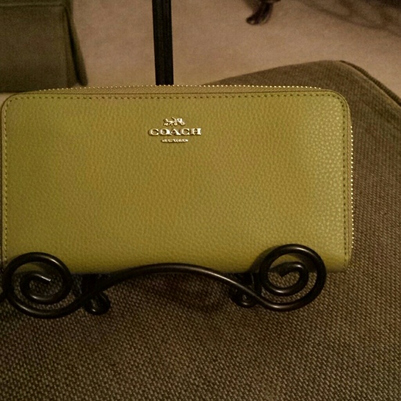 Coach Handbags - Coach New Leather Wallet Green